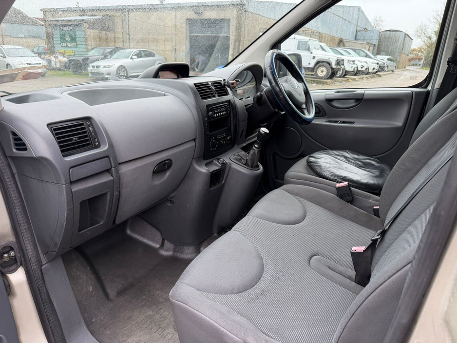 2011 Citroen Dispatch - image 14