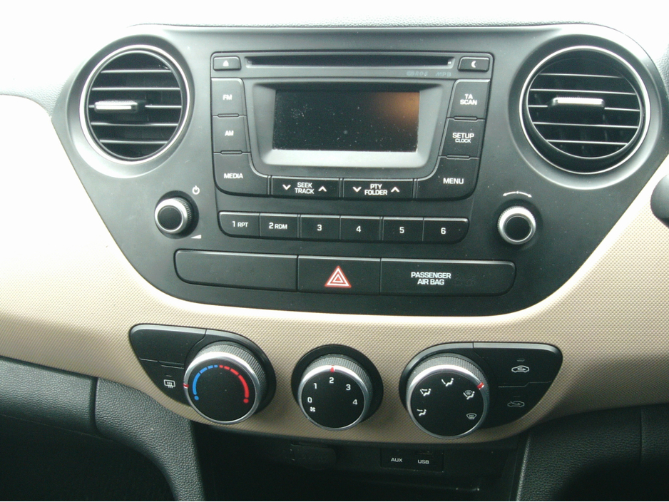 2016 Hyundai i10 - image 13