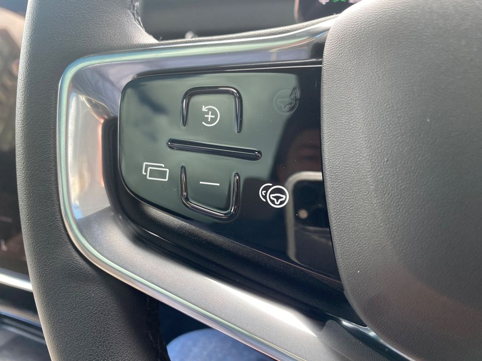 2025 Volvo EX90 - image 25