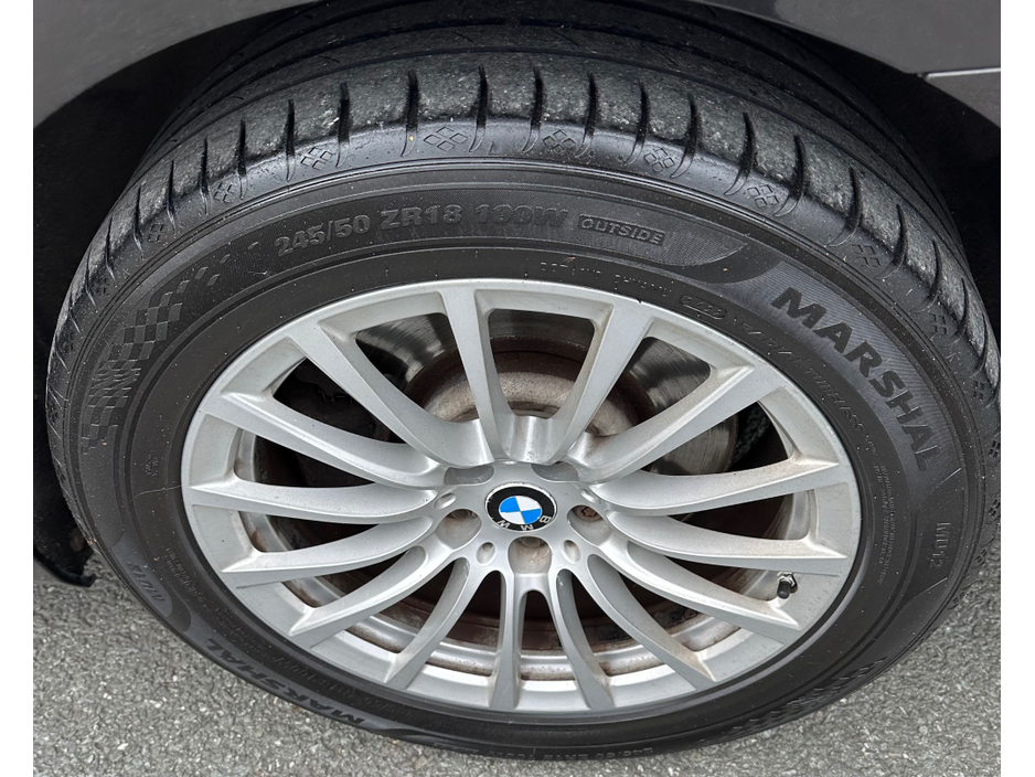 2016 BMW 7 Series - image 15