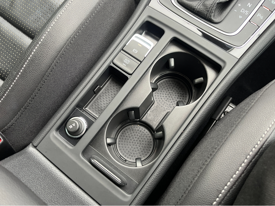 2020 Volkswagen Golf MEISTER HIGHLINE AUTOMATIC 2.0 DIESEL //MASSIVE SPEC//FULL LEATHER HEATED SEATS//DYNAUDIO SOUND SYSTEM//ELECTRIC MEMORY DRIVERS SEAT//REVERSE CAMERA// €21,950