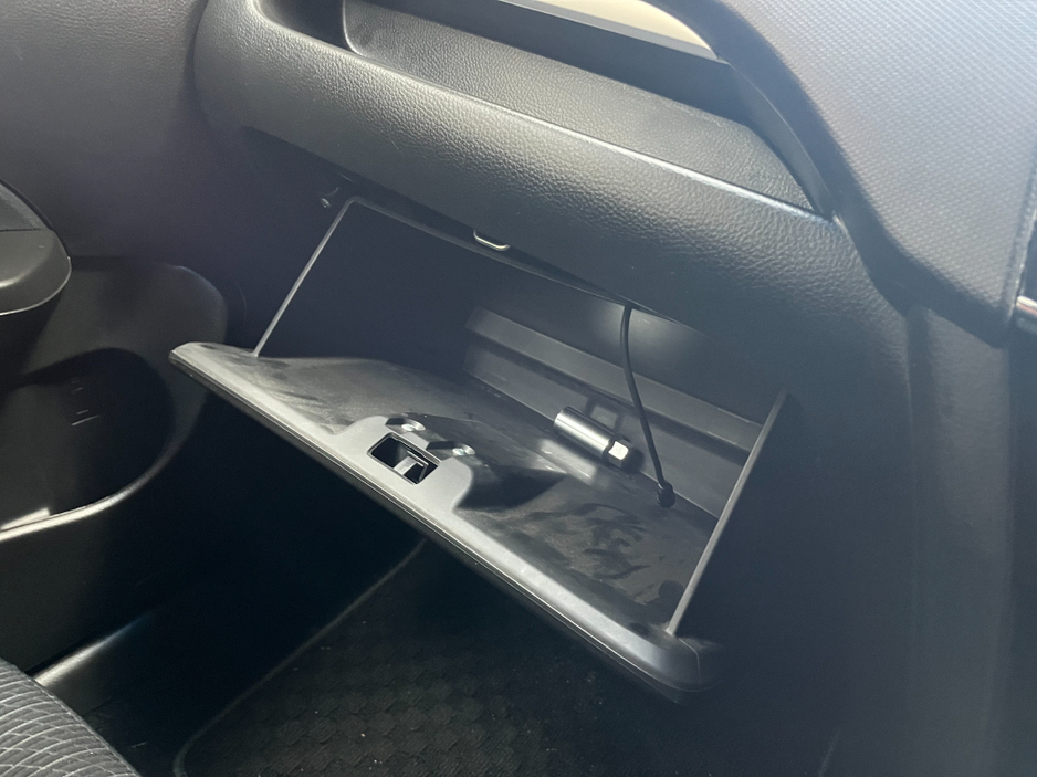 2014 Suzuki Swift - image 15