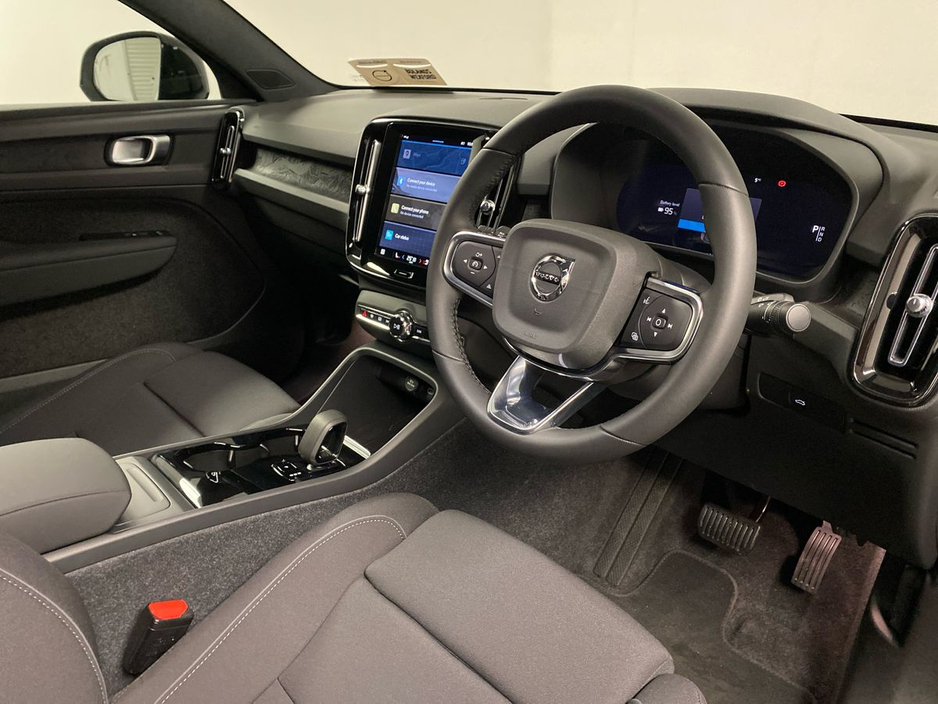 2026 Volvo EC40 - image 9