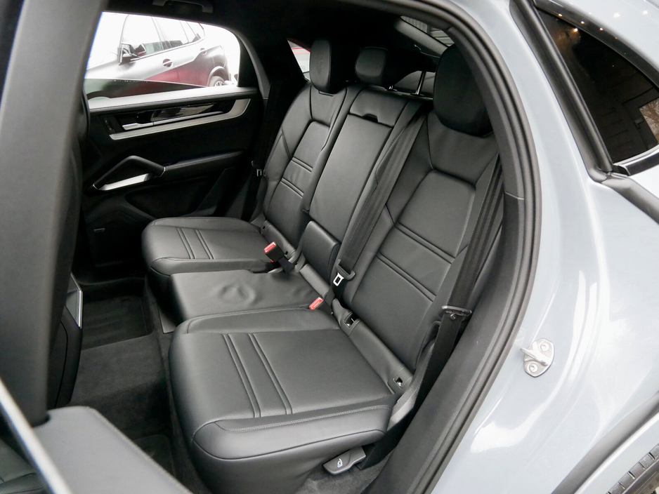 2025 Porsche Cayenne Cayenne E-Hybrid Coup&eacute; €123,950