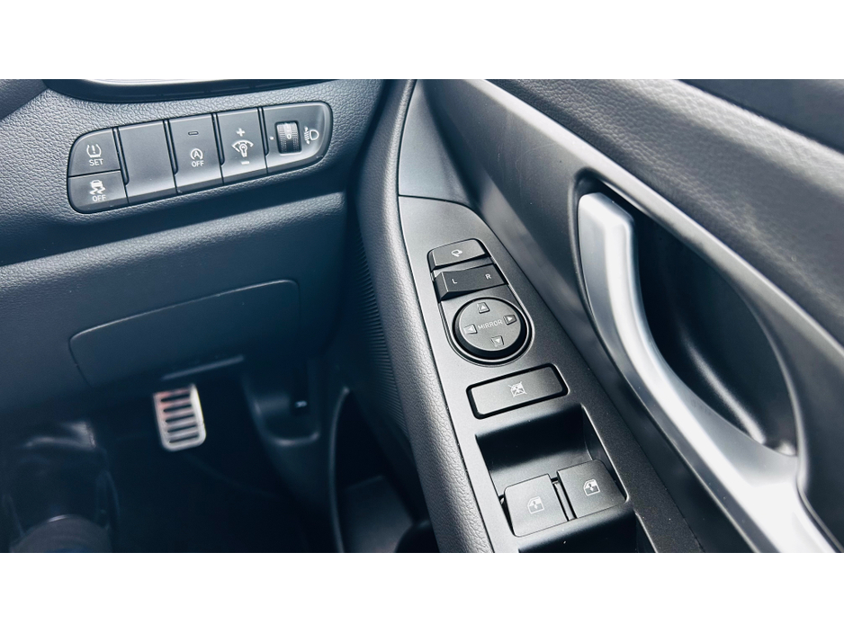 2025 Hyundai i30 - image 18
