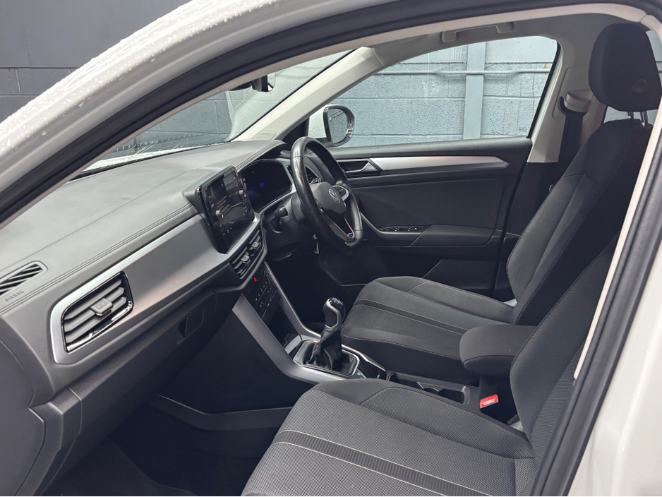 2024 Volkswagen T-Roc LIFE 2.0 TDI MANUAL 6SPEED FWD 116HP 5 €29,950