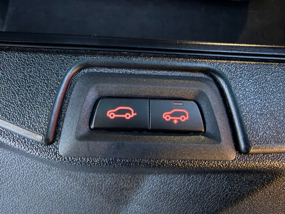 2020 BMW X5 - image 27