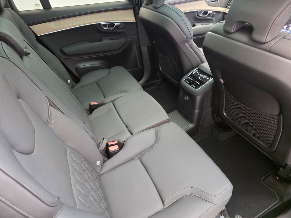 2025 Volvo XC90 - image 15