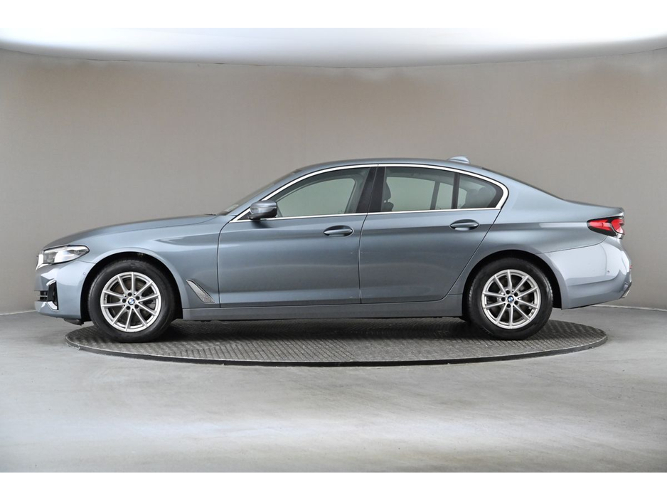 2022 BMW 5 Series - image 5