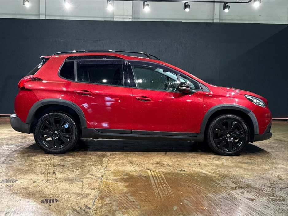 2020 Peugeot 2008 - image 2