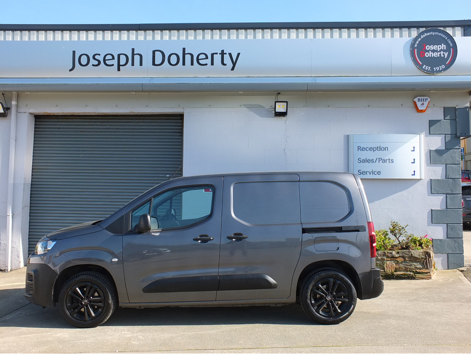 2022 Citroen Berlingo - image 4