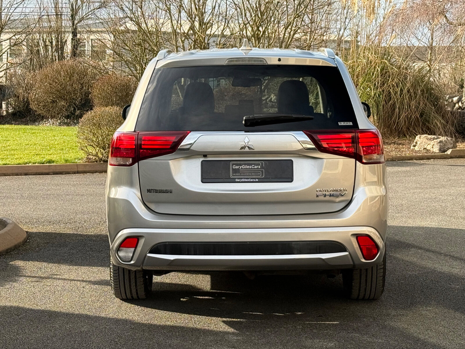 2018 Mitsubishi Outlander - image 6