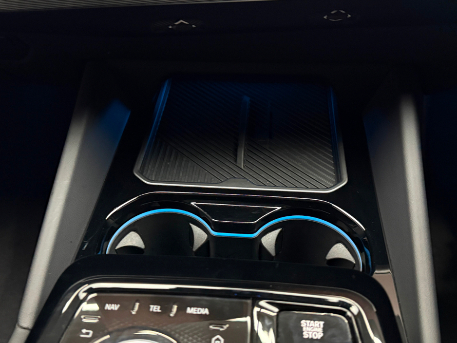 2025 BMW 5 Series - image 17