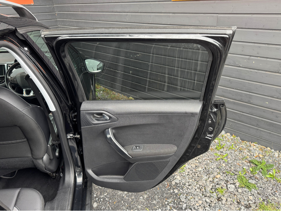 2017 Peugeot 2008 - image 15