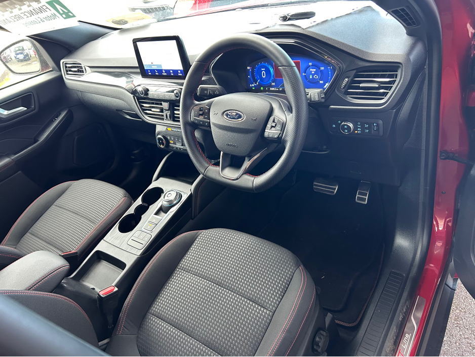 2023 Ford Kuga - image 8