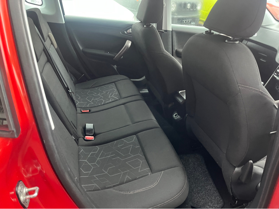 2016 Peugeot 2008 - image 6