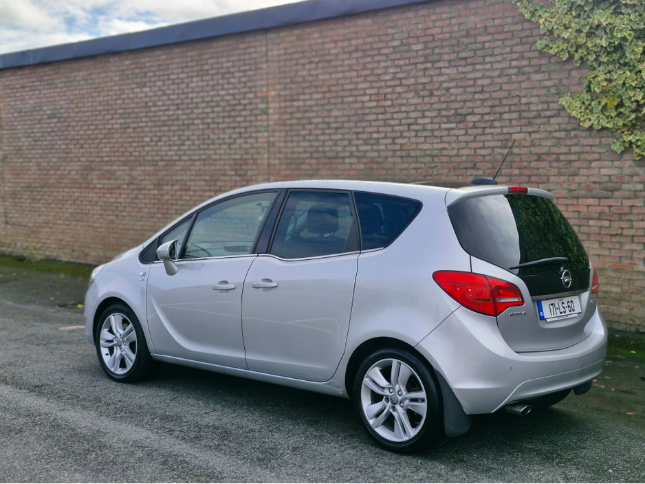 2017 Opel Meriva - image 2