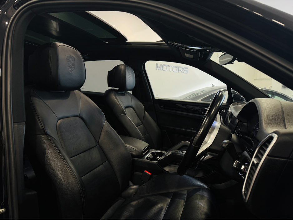 2019 Porsche Cayenne V6 E-HYBRID AUTO €59,899