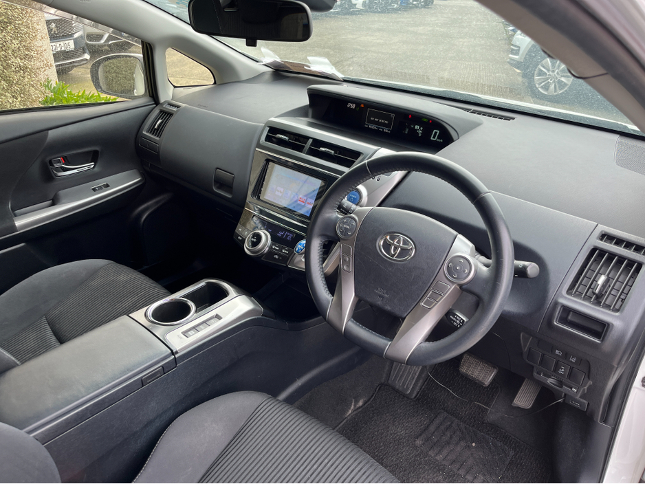 2018 Toyota Prius+ - image 16