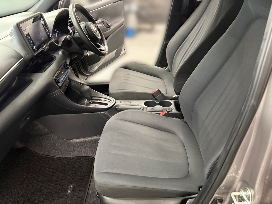 2020 Toyota Yaris - image 18