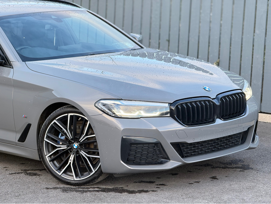 2022 BMW 5 Series - image 6