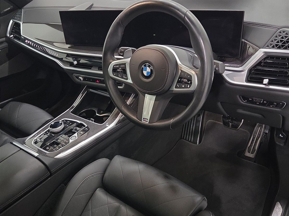 2023 BMW X7 - image 6