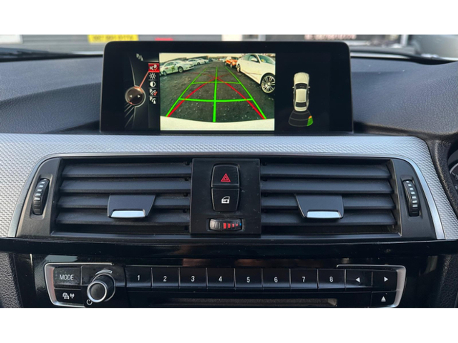 2016 BMW 3 Series - image 18