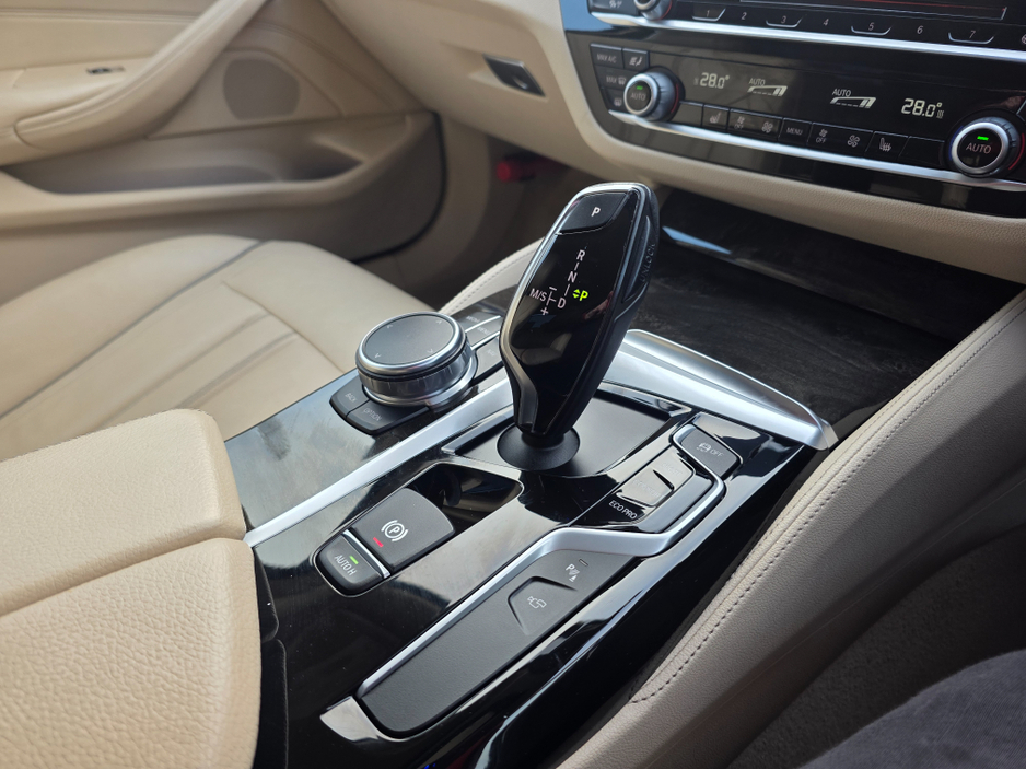 2017 BMW 5 Series ( 172 REG ) 523D LUXURY - CARPLAY NAVIGATION EDITION FULL LEATHER ELECTRIC HEATED SEATS - 360 REVERCE CAMERA - PRIVACY GLASS €24,950