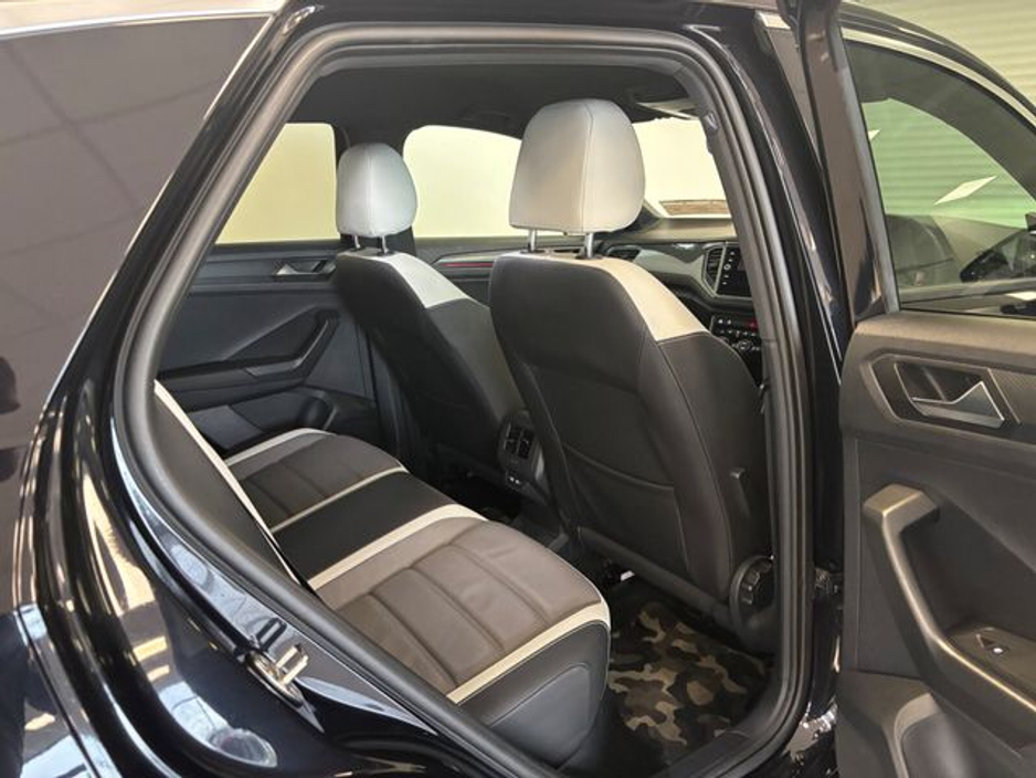 2022 Volkswagen T-Roc - image 10