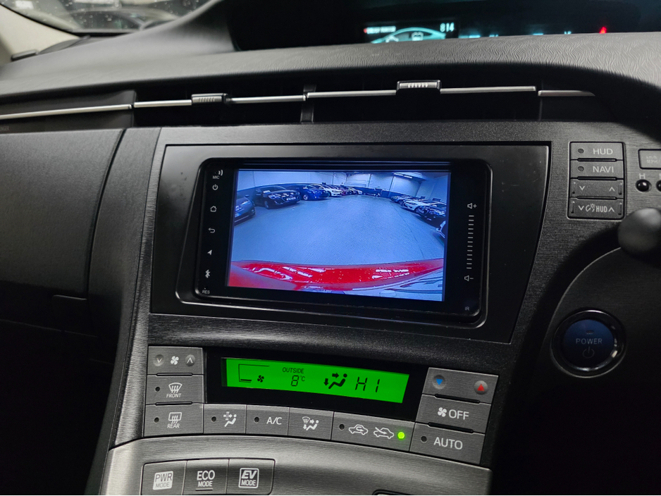 2013 Toyota Prius - image 9