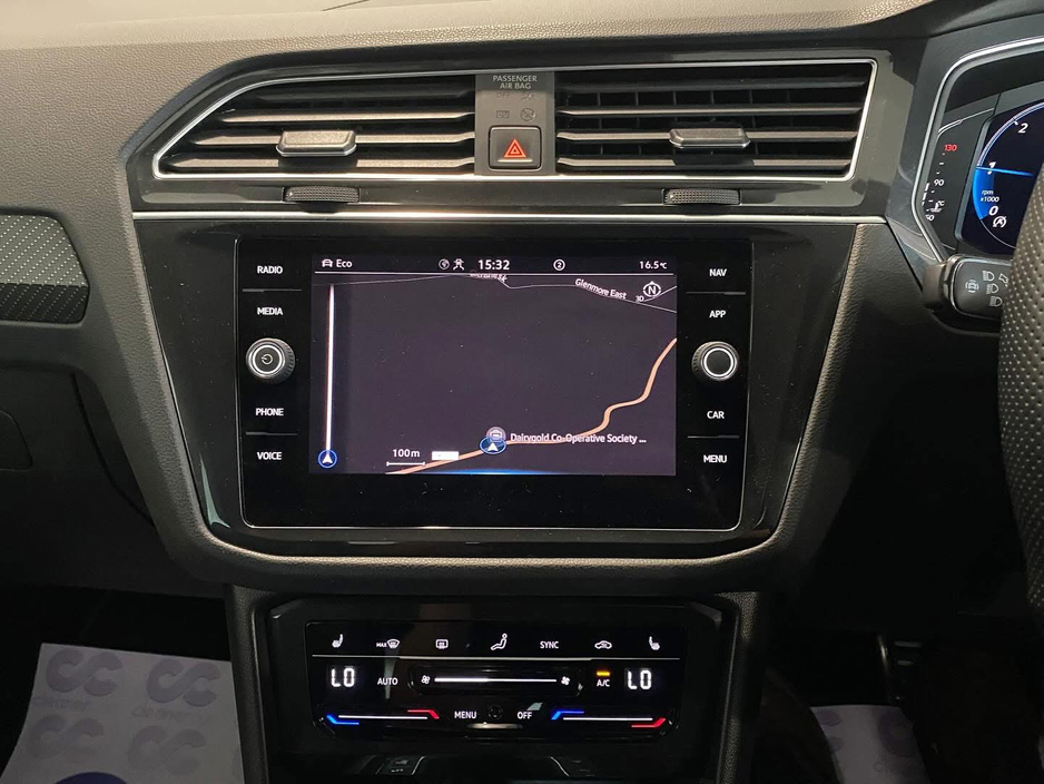 2023 Volkswagen Tiguan - image 13