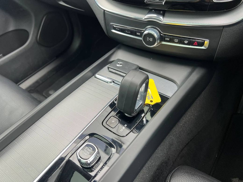 2023 Volvo XC60 - image 14