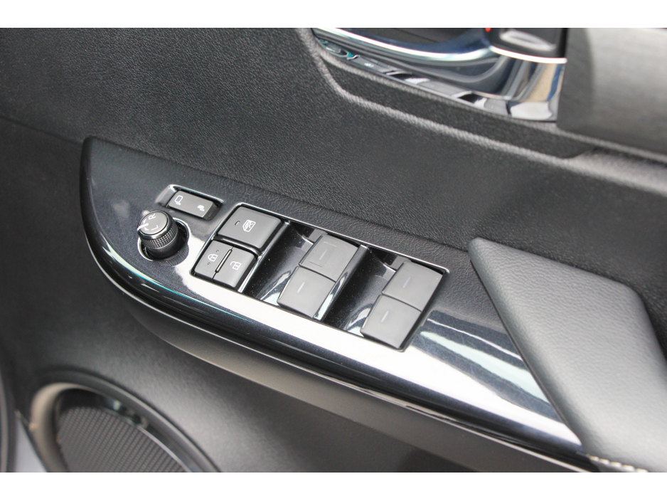 2025 Toyota Hilux Invincible X * Roll cover and bars inc €66,358