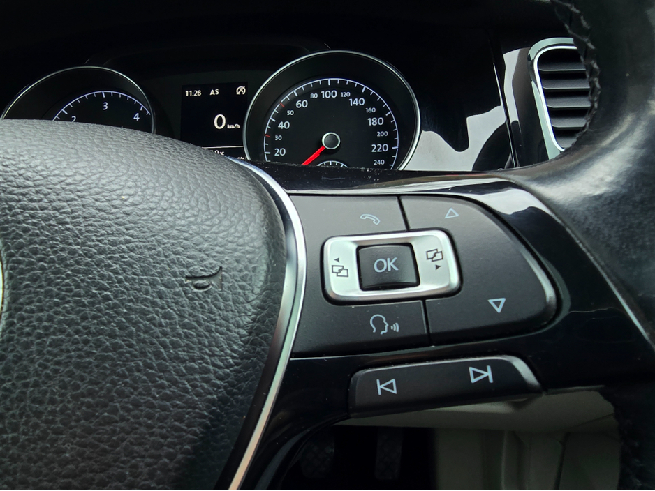 2016 Volkswagen Golf - image 22