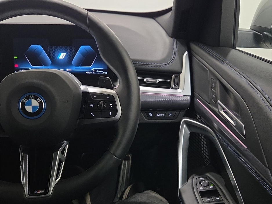 2025 BMW X1 - image 18