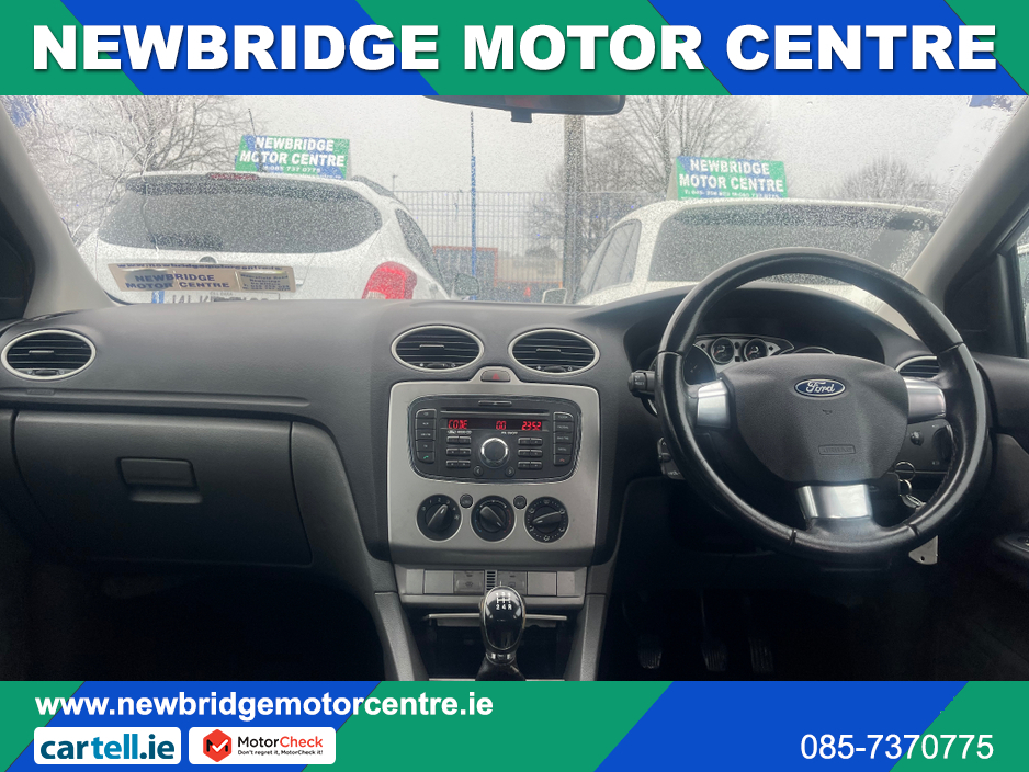 2010 Ford Focus - image 12