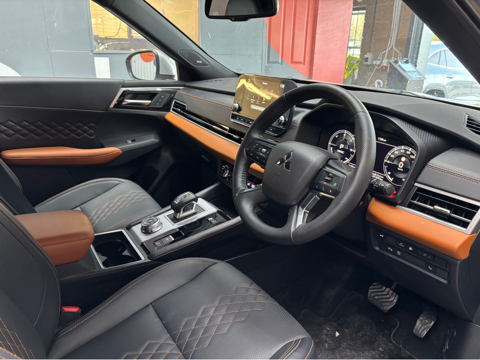 2024 Mitsubishi Outlander - image 8