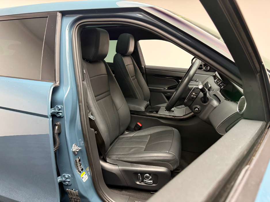 2025 Land Rover Range Rover Evoque HSE DYNAMIC P300E *PAN ROOF* €59,990