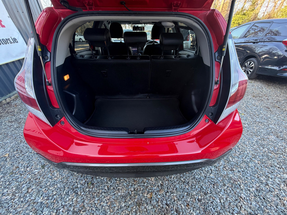 2014 Toyota Aqua - image 10