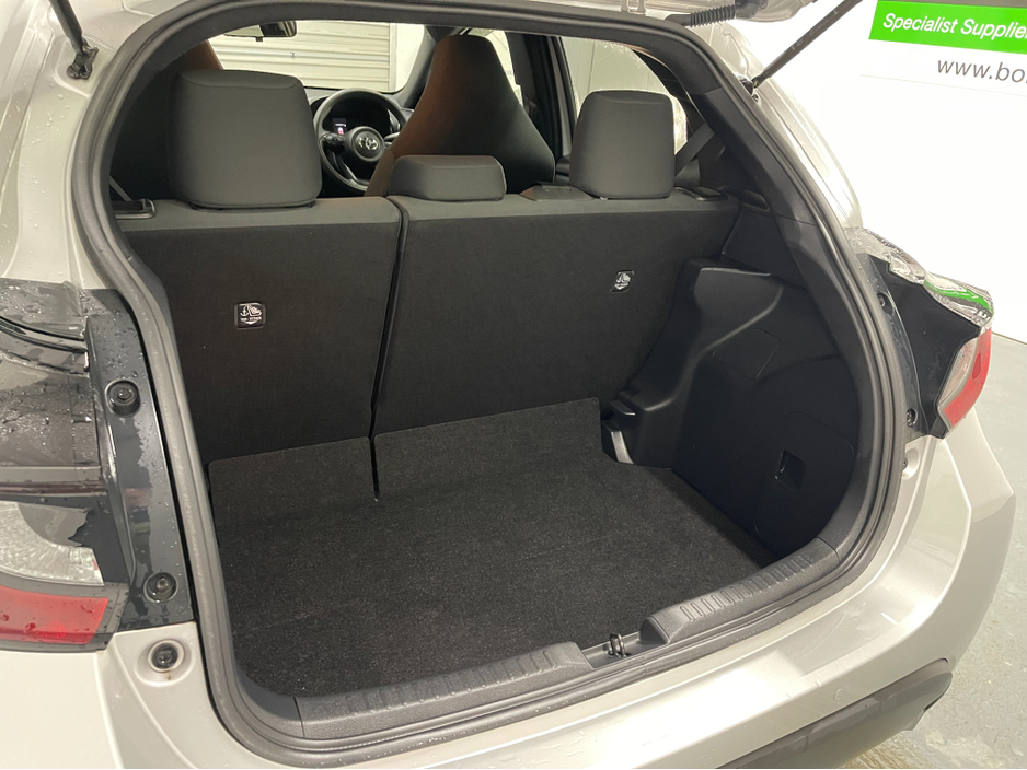 2020 Toyota Yaris - image 2