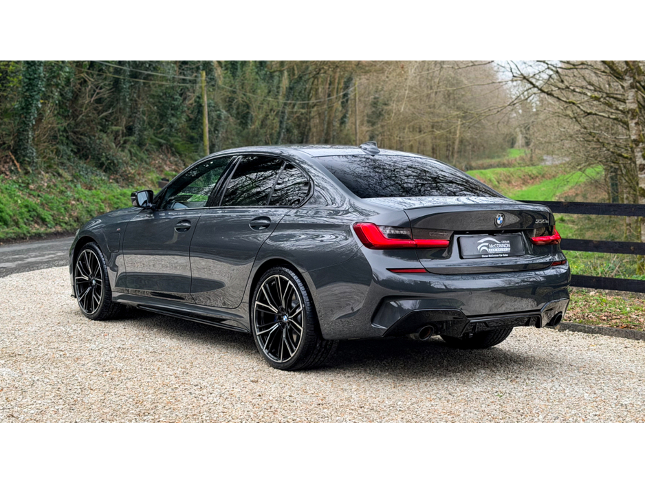 2021 BMW 3 Series - image 2