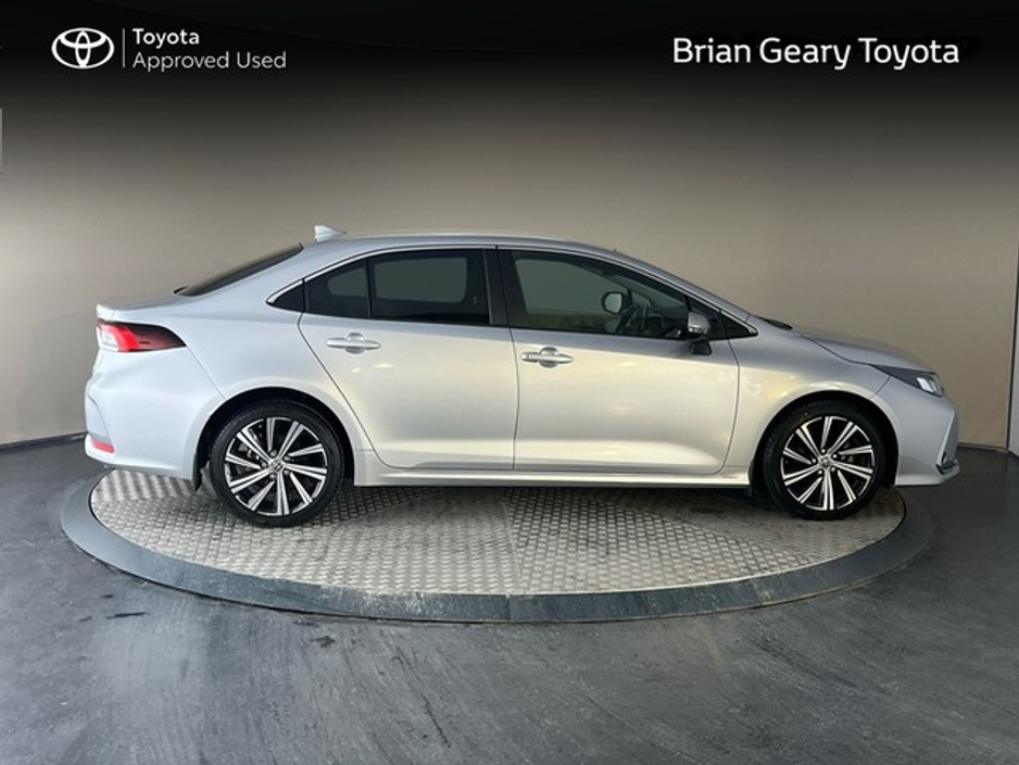 2023 Toyota Corolla - image 3