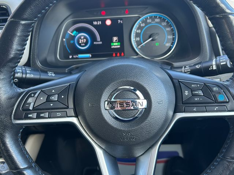 2018 Nissan Leaf - image 22