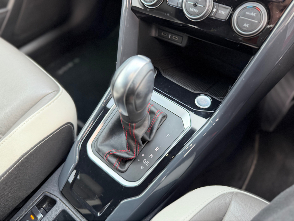 2020 Volkswagen T-Roc - image 28