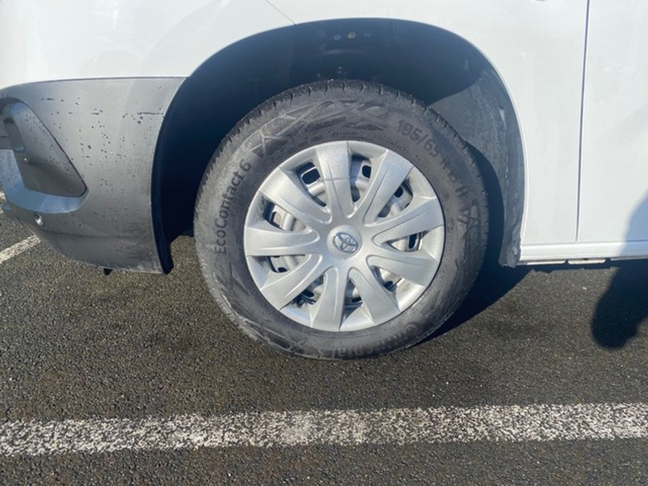 2025 Toyota Proace City SWB GX 100HP 650KGS €26,950