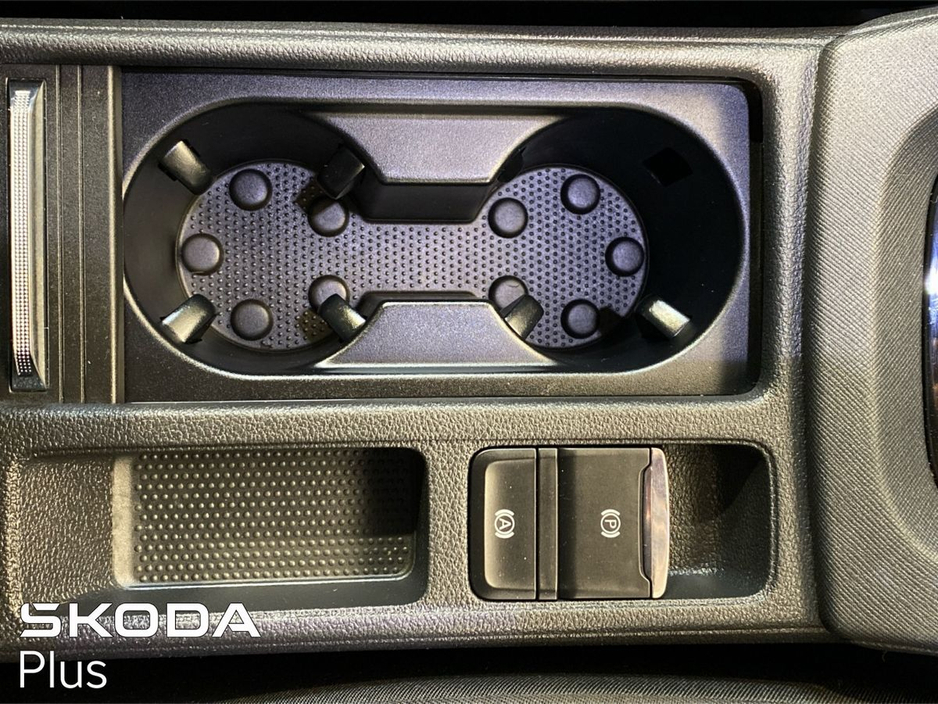 2023 Skoda Octavia - image 24