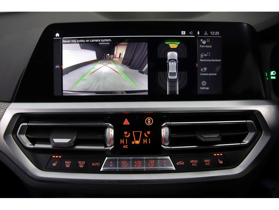 2021 BMW 3 Series - image 21