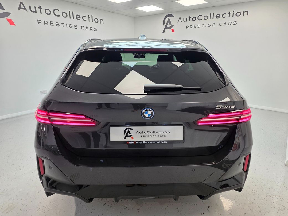 2025 BMW 5 Series - image 5