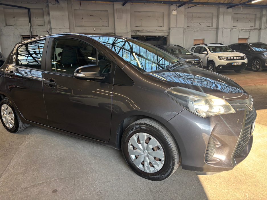 2015 Toyota Yaris - image 14