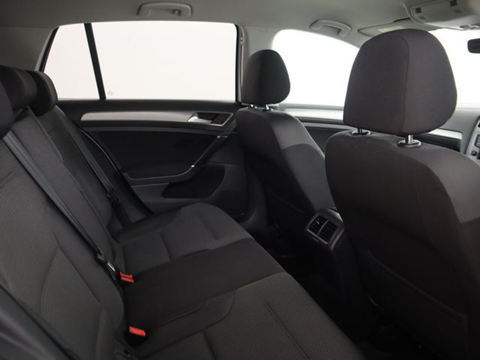 2016 Volkswagen Golf - image 13
